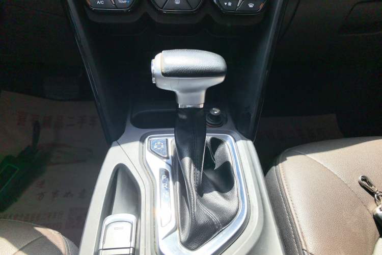 Used GAC Trumpchi GS4 2017 235T Automatic Two-Wheel Drive Elite Edition Gear Lever