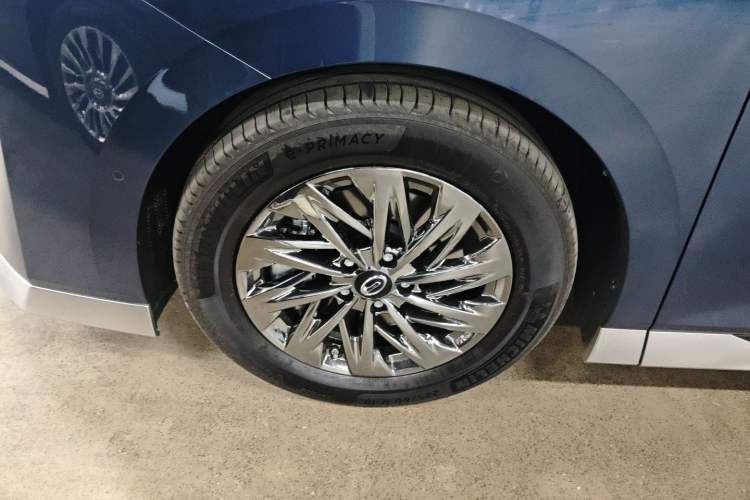 Used GAC Trumpchi Xiangwang M8 2025 Kunkun Series Ultra First-Class Cabin Left Front Wheel Hub