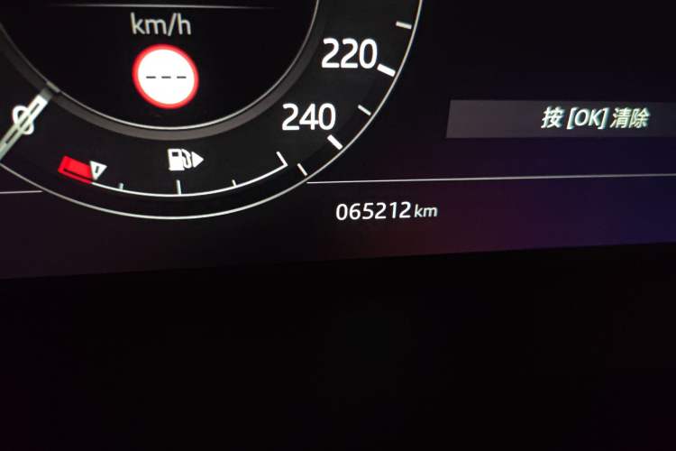 Used Land Rover Range Sport 2022 3.0 L6 Ink Blue Glitter Edition Odometer Close Up