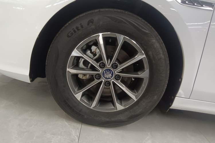 Used BYD Qin PLUS 2023 Champion Edition DM-i 55KM Leading Model Left Front Wheel Hub