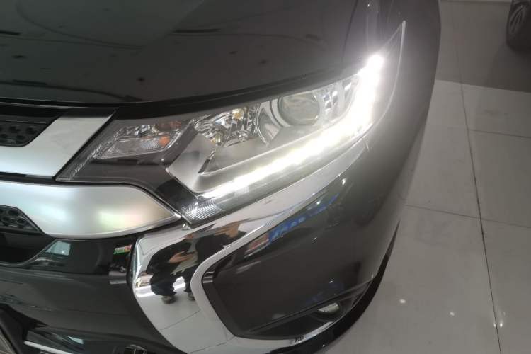 Used Mitsubishi Outlander 2021 2.0L Two-Wheel Drive Comfort Edition 7 Seats
