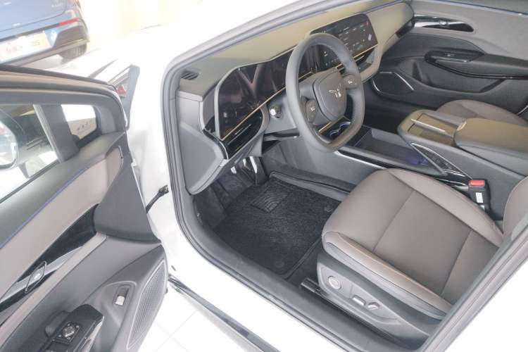 Used Hongqi EH7 2025 600 Smart Selection Edition
