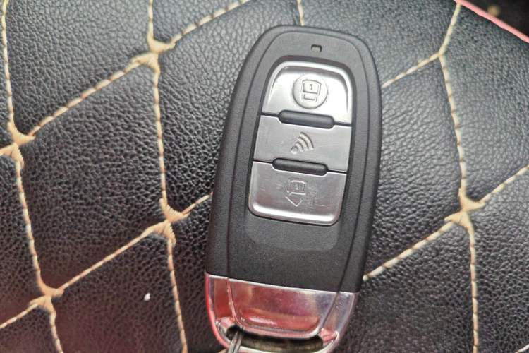 Used Nissan Tiida 2016 1.6L CVT Cool Dynamic Edition Interior 1