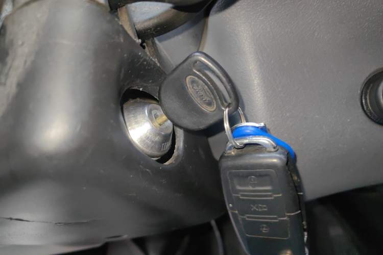 Used Ford Classic Transit 2016 2.8T Diesel Long-Wheelbase 6-Seater Mid-Roof Multifunction Vehicle JX493ZLQ4 Vehicle Key