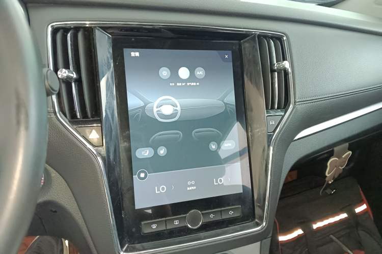 Used Roewe RX5 2016 20T Two-Wheel Drive Automatic Internet Smart Edition Audio And AC Panel