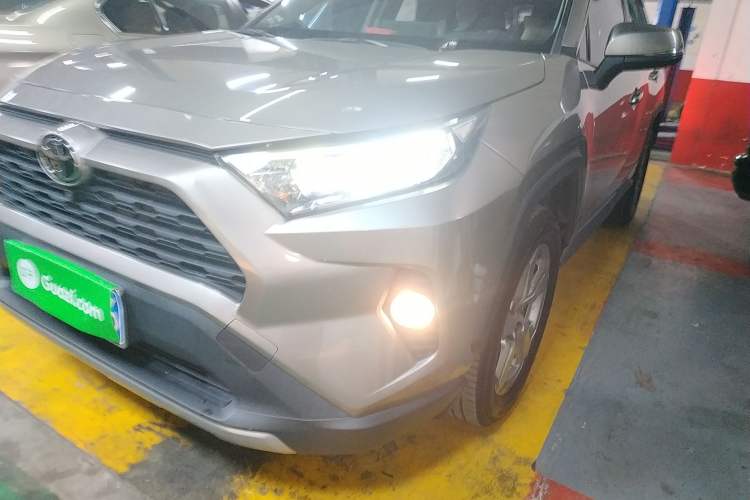 Used Toyota RAV4 2021 2.0L CVT Two-Wheel Drive Fashion Edition
