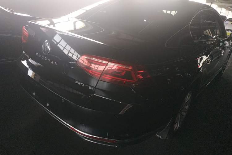 Used Volkswagen Magotan 2020 330TSI DSG Leading Model Rear Right 45 Deg