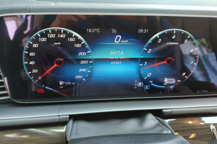 Used Mercedes-Benz GLE 2021 GLE 350 4MATIC Stylish Model Instrument Cluster