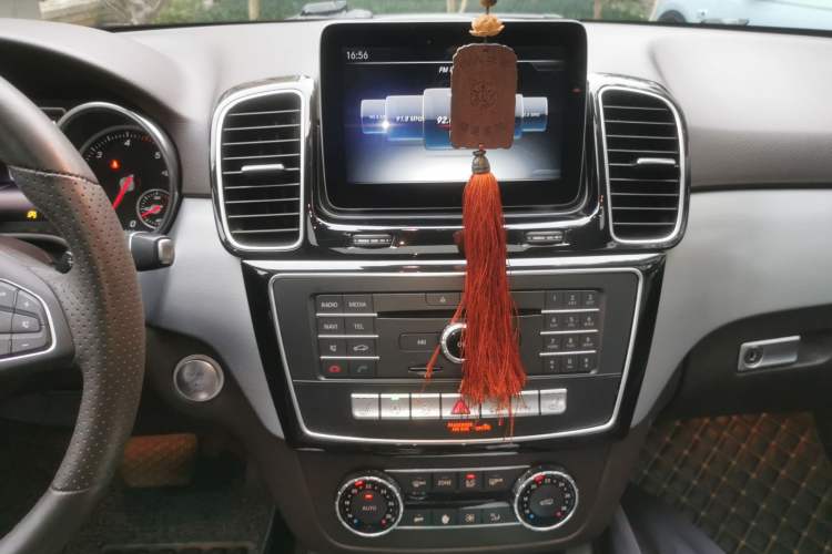 Used Mercedes-Benz GLE 2016 GLE 300 d 4MATIC Audio And AC Panel