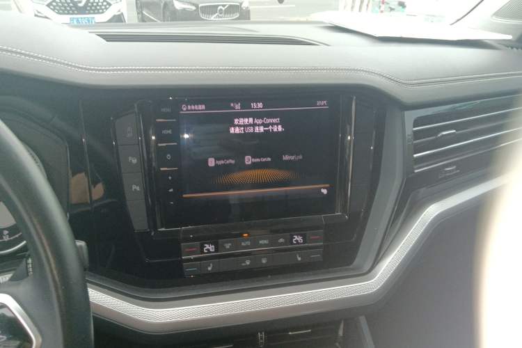 Used Volkswagen Touareg 2021 2.0 TSI Flagship Special Edition Audio And AC Panel