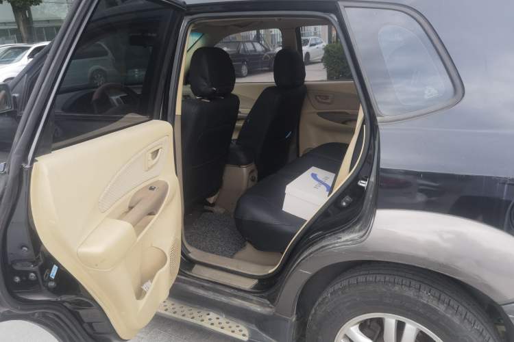 Used Hyundai Tucson 2009 2.0L Manual Two-Wheel Drive Fashion Edition Left Rear Seat