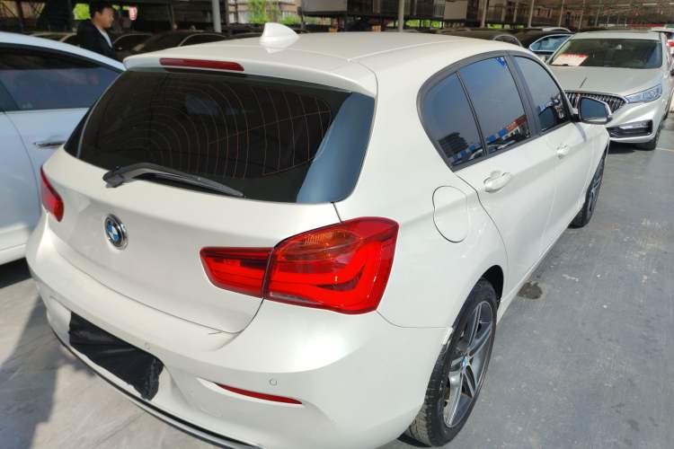 Used BMW 1 Series 2018 118i Sport Design Package Rear Right 45 Deg