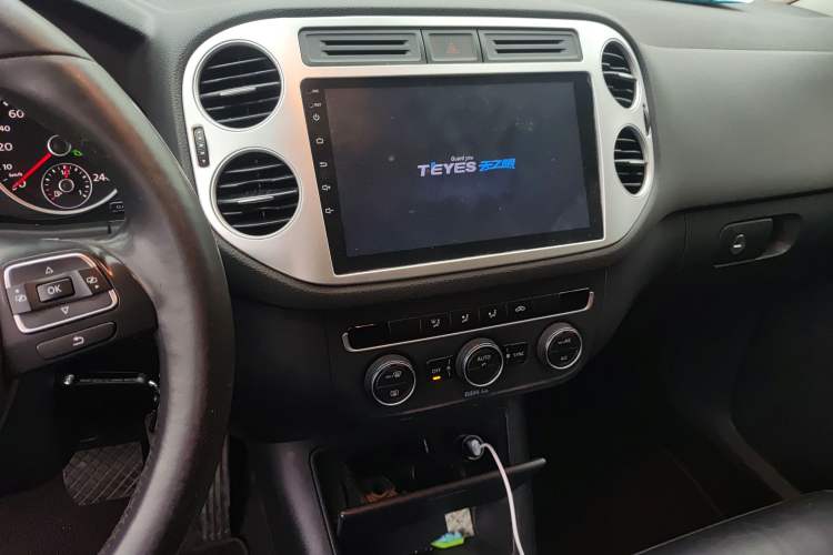 Used Volkswagen Tiguan 2016 300TSI Automatic Two-Wheel Drive Comfort Edition Audio And AC Panel