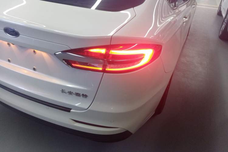 Used Ford Mondeo New Energy 2018 2.0 PHEV Smart-Controlled Fashion Edition China VI Standard
