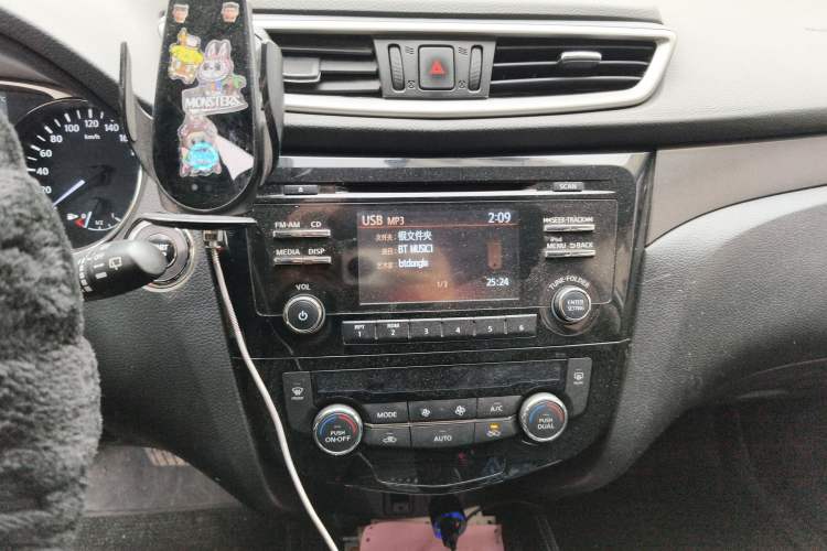 Used Nissan X-Trail 2014 2.0L CVT Comfort Edition 2WD Audio And AC Panel