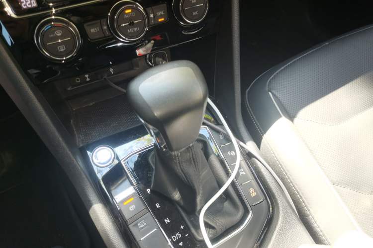 Used Volkswagen Tiguan L 2019 Restyled 330TSI Automatic Two-Wheel Drive R-Line Flagship Version China VI Standard
