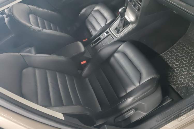 Used Volkswagen Golf 2015 1.4TSI Automatic Luxury Model Right Front Seat