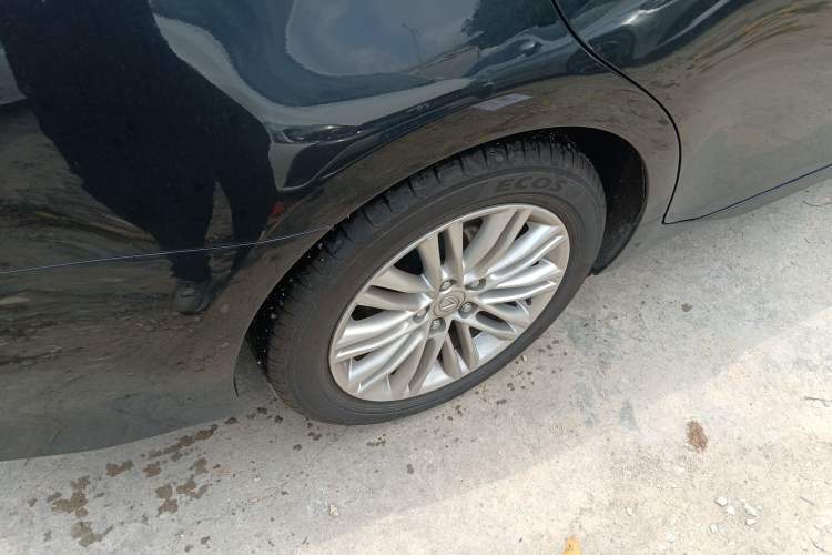 Used Lexus ES 2016 200 Midnight Special Limited Edition Right Rear Wheel Hub