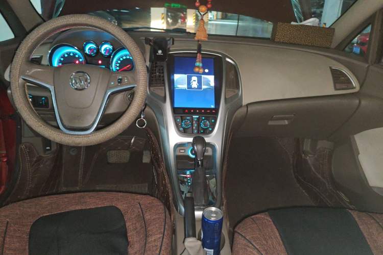 Used Buick GT 2013 GT 1.6L Automatic Fashion Edition Center Console