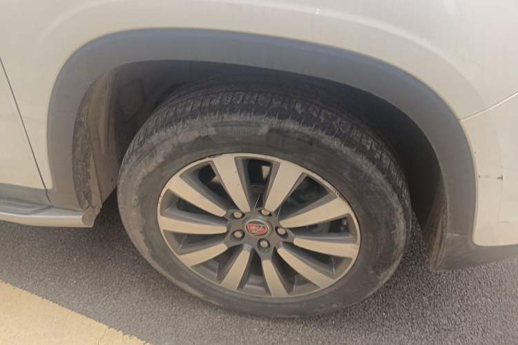 Used Roewe RX8 2019 30T Smart Connectivity Four-Wheel Drive Supreme Flagship Edition Right Front Wheel Hub