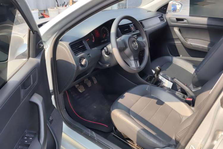 Used Volkswagen Santana 2015 1.4L Manual Fashion Edition
