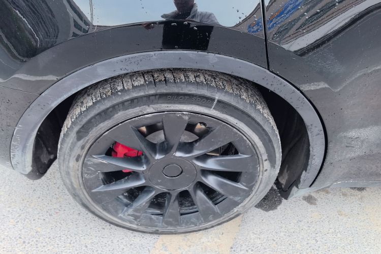 Used Tesla Model Y 2021 Standard Range Rear-Wheel Drive Version Right Rear Wheel Hub