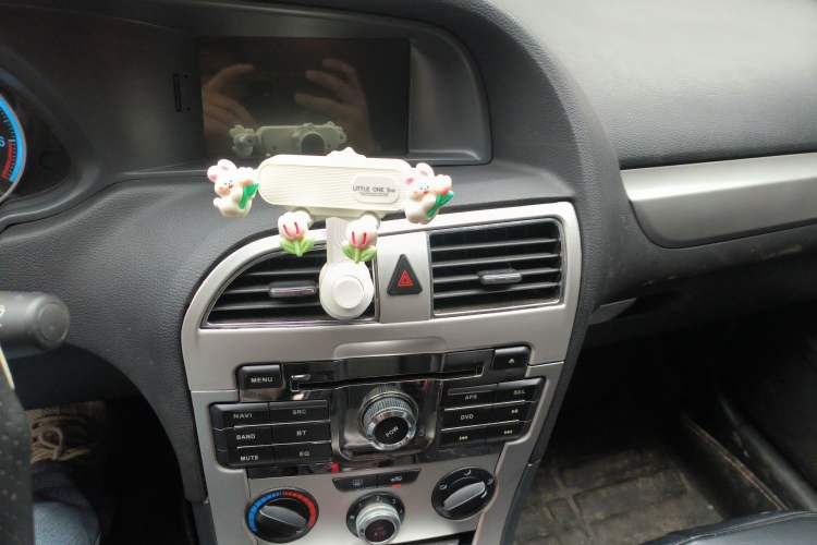 Used Brilliance H530 2017 1.6L Automatic Comfort Model Audio And AC Panel