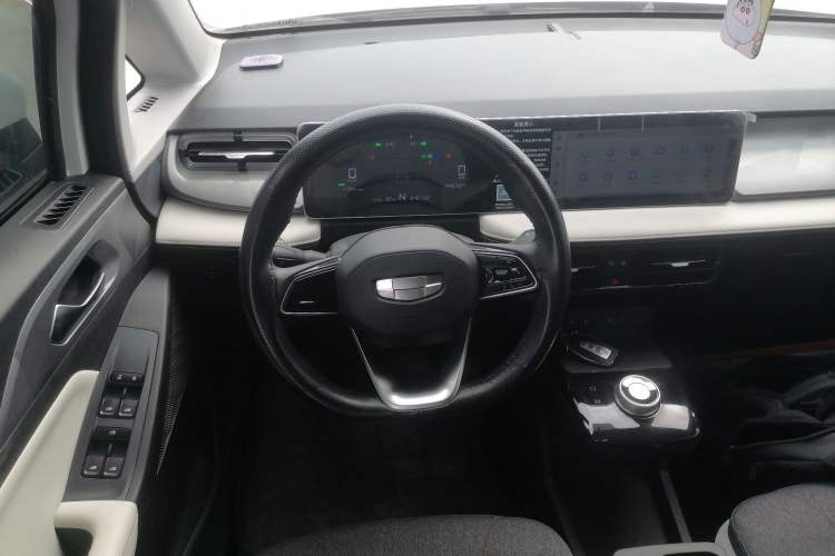 Used Geometry E Firefly 2024 301km Flowing Light
