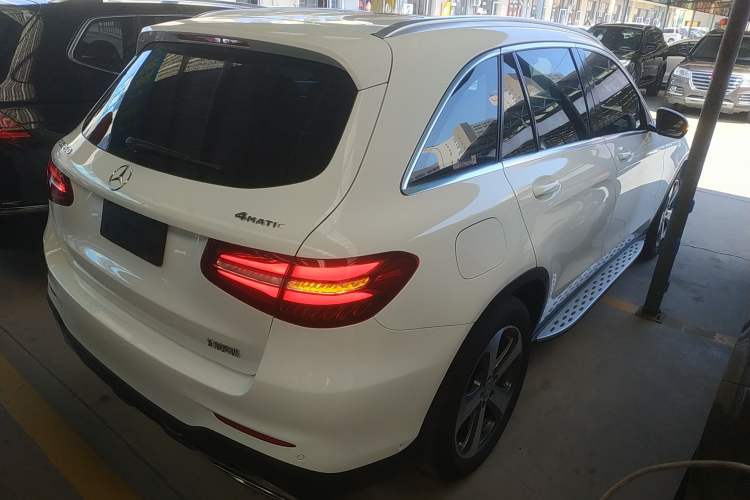Used Mercedes-Benz GLC 2017 GLC 260 4MATIC Luxury Model Rear Right 45 Deg