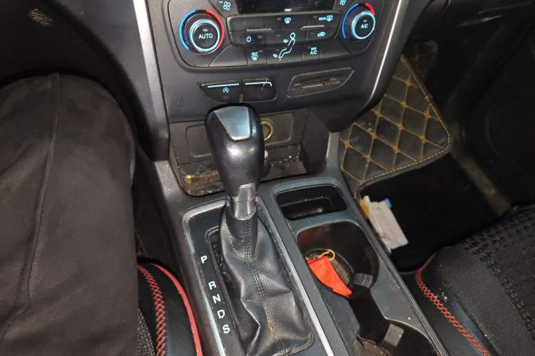 Used Ford Kuga 2017 EcoBoost 180 Two-Wheel-Drive Tiger Leap Model
