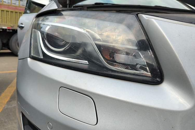 Used Audi Q5 2010 2.0TFSI Technology Edition Right Front Headlight