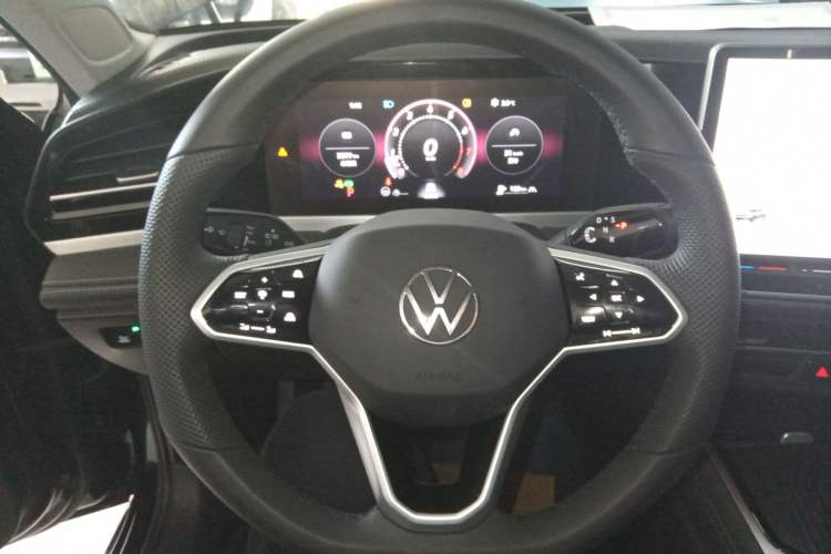 Used Volkswagen Magotan 2024 300TSI DSG Prestige Edition—A Real Eye-Catcher
