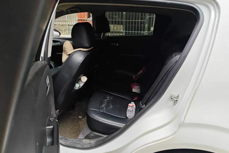 Used Chevrolet Aveo Sonic 2014 Hatchback 1.4SE MT LeYou Edition Left Rear Seat