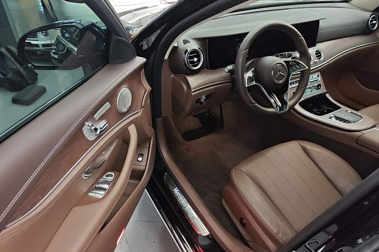 Used Mercedes-Benz E-Class 2023 Updated E 300 L Fashion Edition Driver Seat
