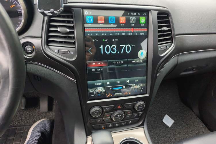 Used Jeep Grand Cherokee 2016 3.0L Comfort Navigation Edition Audio And AC Panel