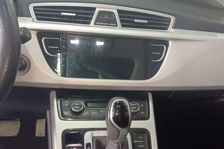 Used Geely Auto Emgrand X7 Sport 2018 1.8TD Automatic Two-Wheel Drive Smart Connect 4G Internet Edition
