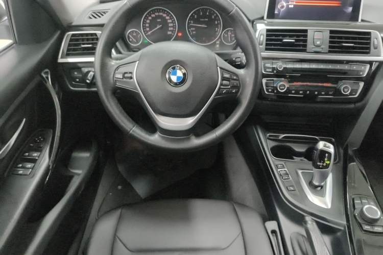 Used BMW 3 Series 2017 320Li Fashion Model Steering Wheel