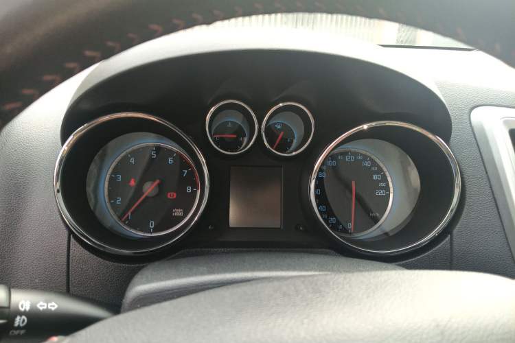 Used Changan CS35 2014 1.6L Automatic Luxury Model China IV Standard