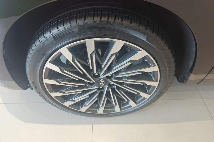 Used Hyundai Santa Fe 2024 2.0T Connoisseur Ultra Exterior 4