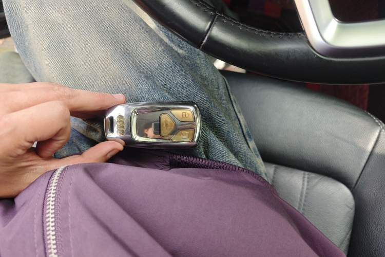 Used Audi Q5L 2020 Updated 40 TFSI Prestige Fashion Edition Vehicle Key