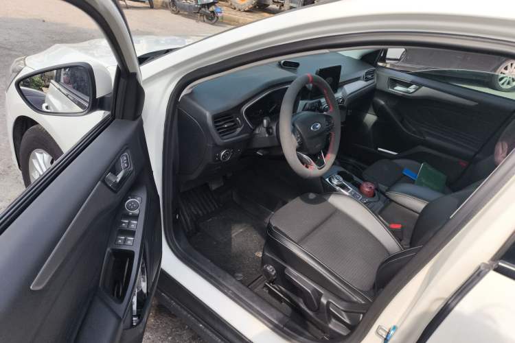 Used Ford Focus 2019 Sedan EcoBoost 180 Automatic Trend Edition