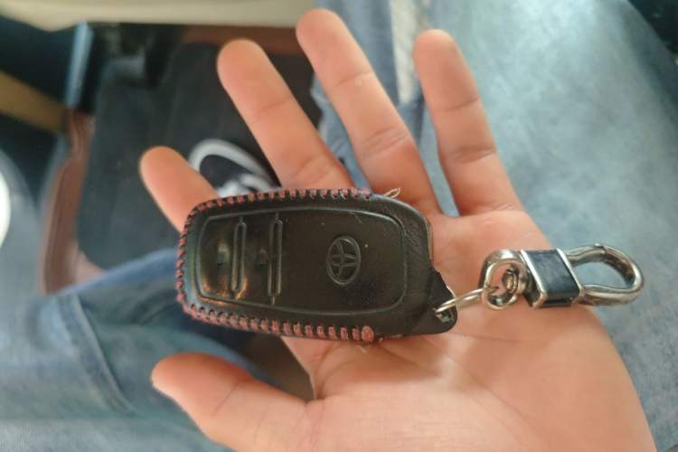 Used Toyota Highlander 2015 2.0T Four-Wheel Drive Luxury Edition 7-Seater Vehicle Key