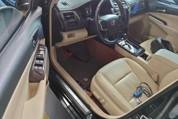 Used Toyota Camry 2015 Dual-Engine 2.5 HG Luxury Navigation Edition Driver Seat