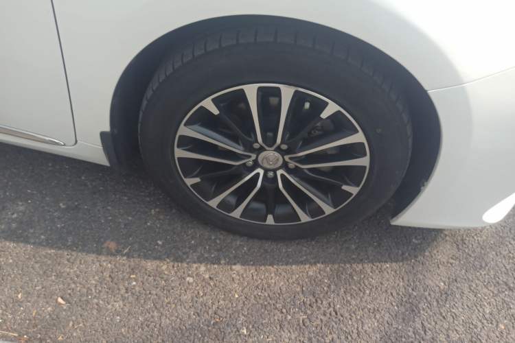 Used Lexus ES 2016 200 Midnight Special Limited Edition Right Front Wheel Hub