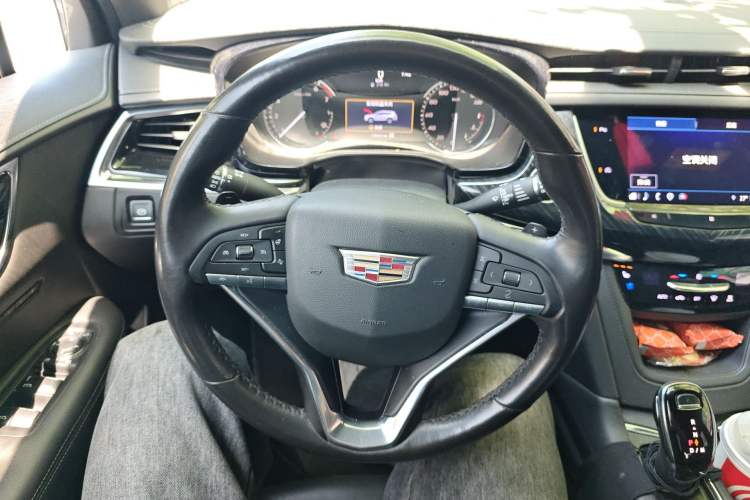 Used Cadillac XT6 2021 2.0T Six-Seater Four-Wheel-Drive Luxury Version Steering Wheel