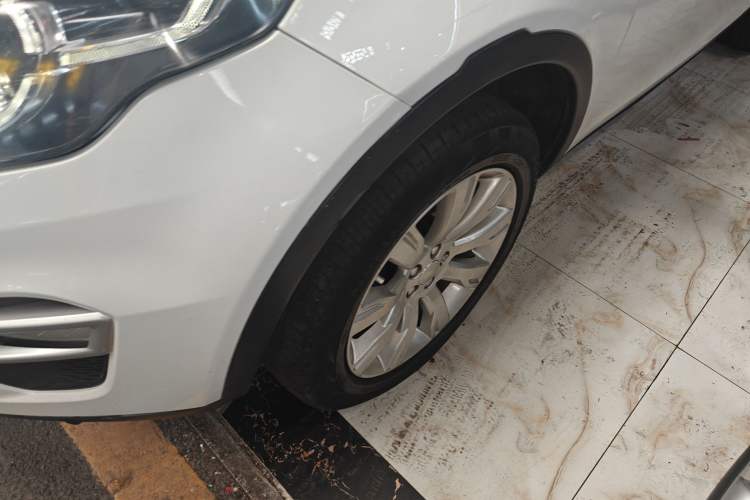 Used Land Rover Discovery Sport 2016 2.0T HSE Left Front Wheel Hub