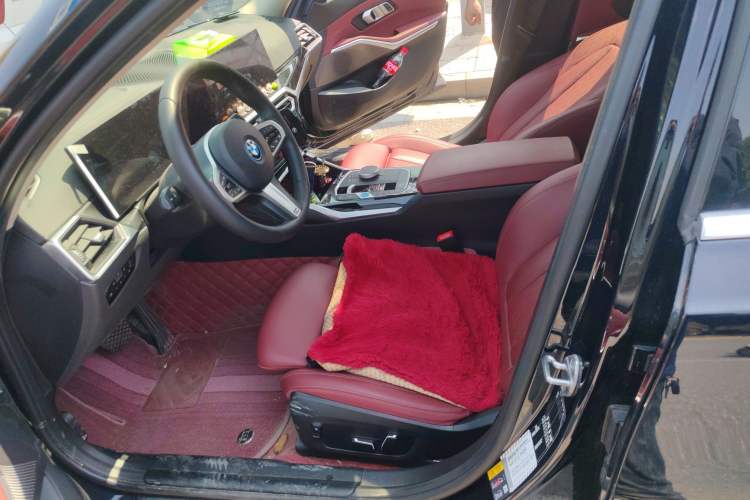 Used BMW i3 2024 eDrive 35 L
