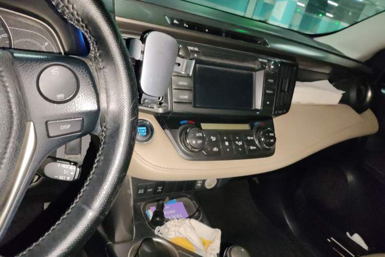 Used Toyota RAV4 2013 2.5L Automatic 4x4 Elite Edition Audio And AC Panel