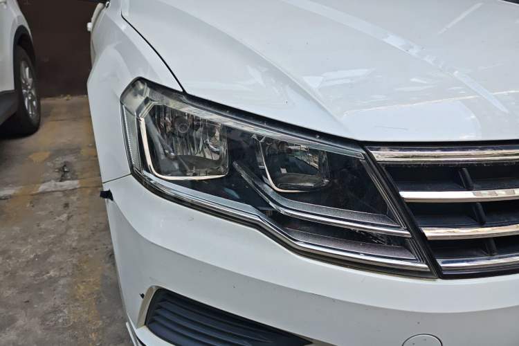 Used Volkswagen Jetta 2017 1.4L Manual Fashion Edition Right Front Headlight