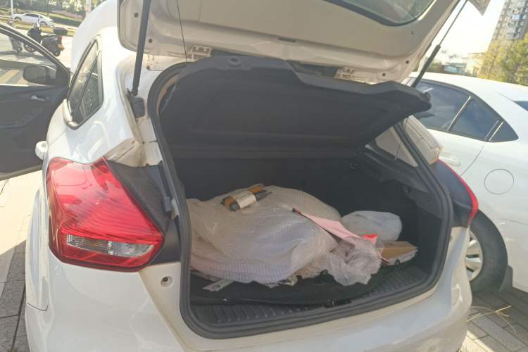 Used Ford Focus 2018 Hatchback Classic 1.6L Automatic Trendy SmartDrive Edition
